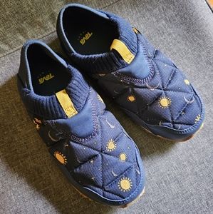 Teva reember sun and moon size 8